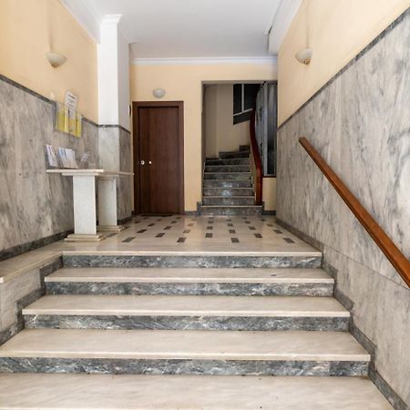 Entire Apt, 2 Bdrm, City Center Aten Exteriör bild