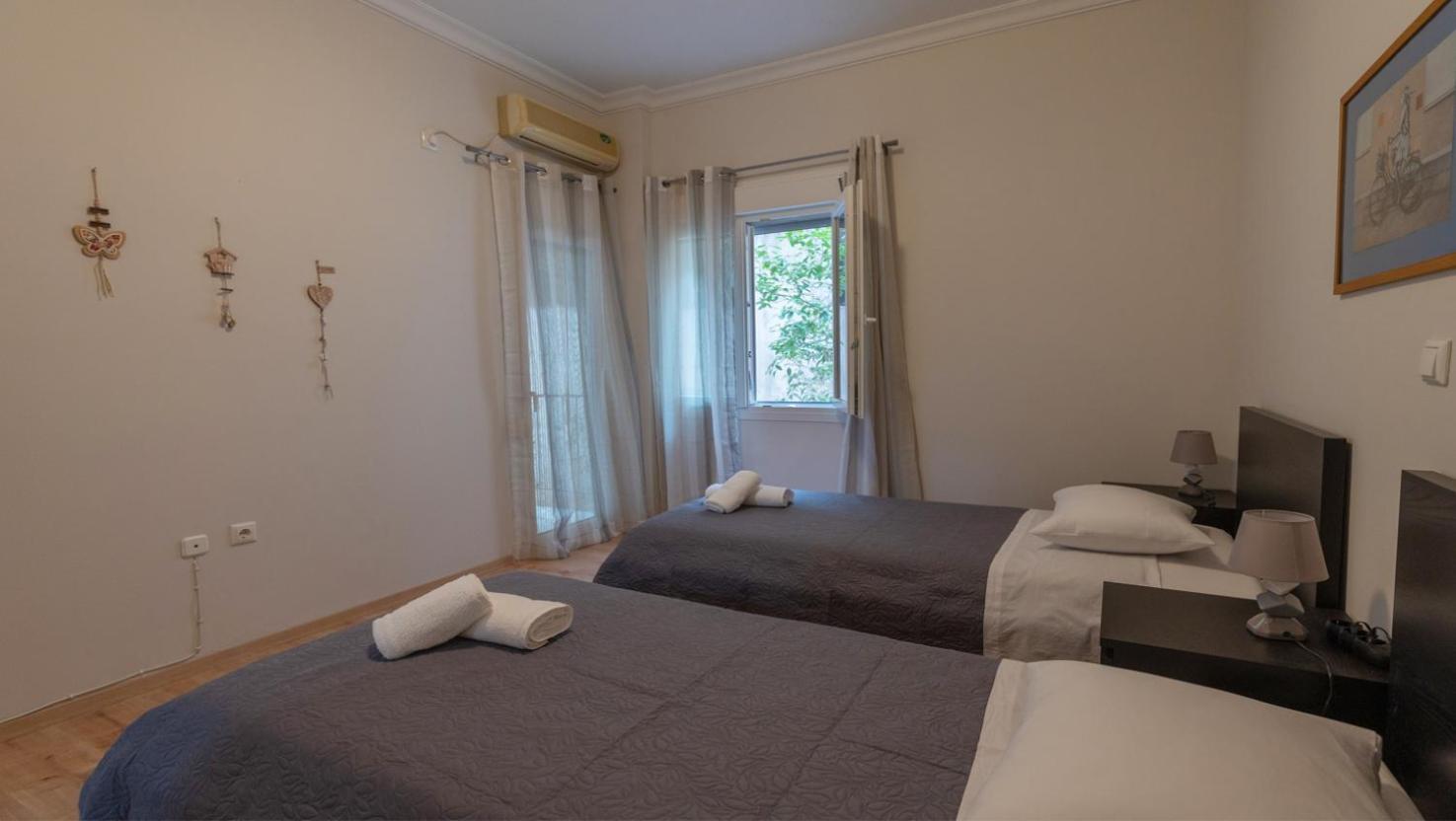 Entire Apt, 2 Bdrm, City Center Aten Exteriör bild